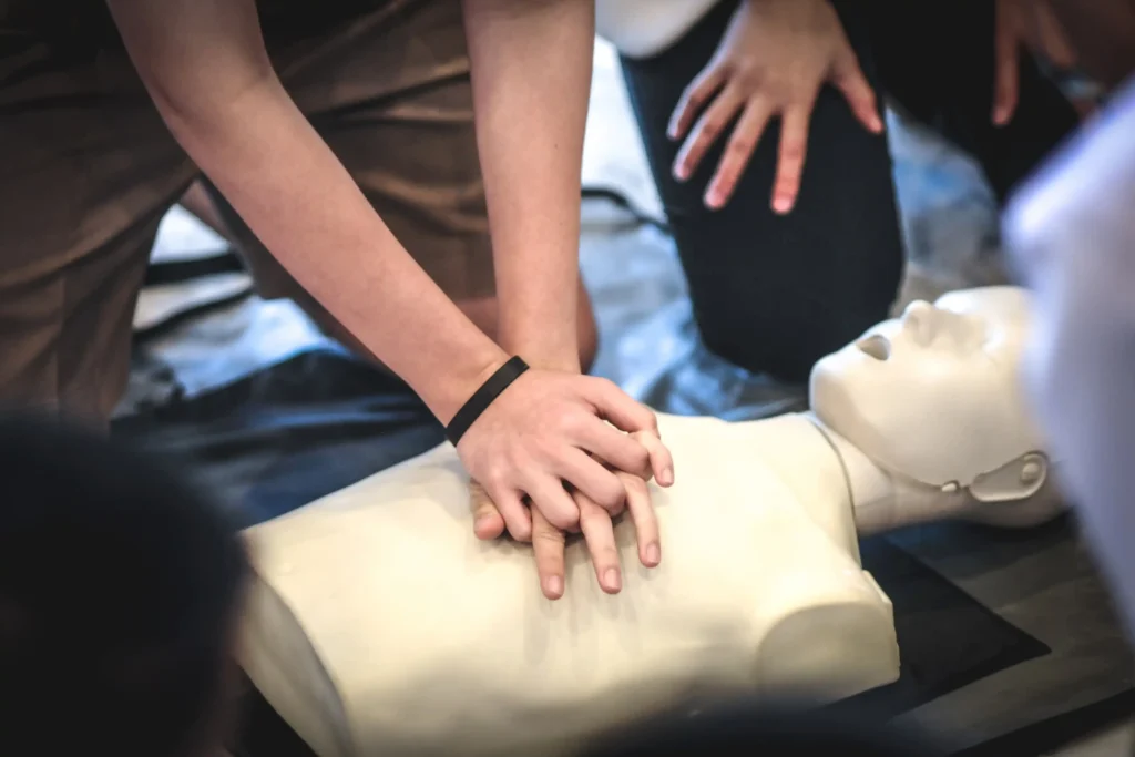massage cardiaque entrainement formation secourisme