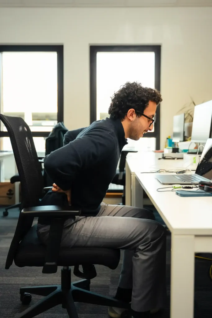 bonne posture travail écran bureau ergonomie