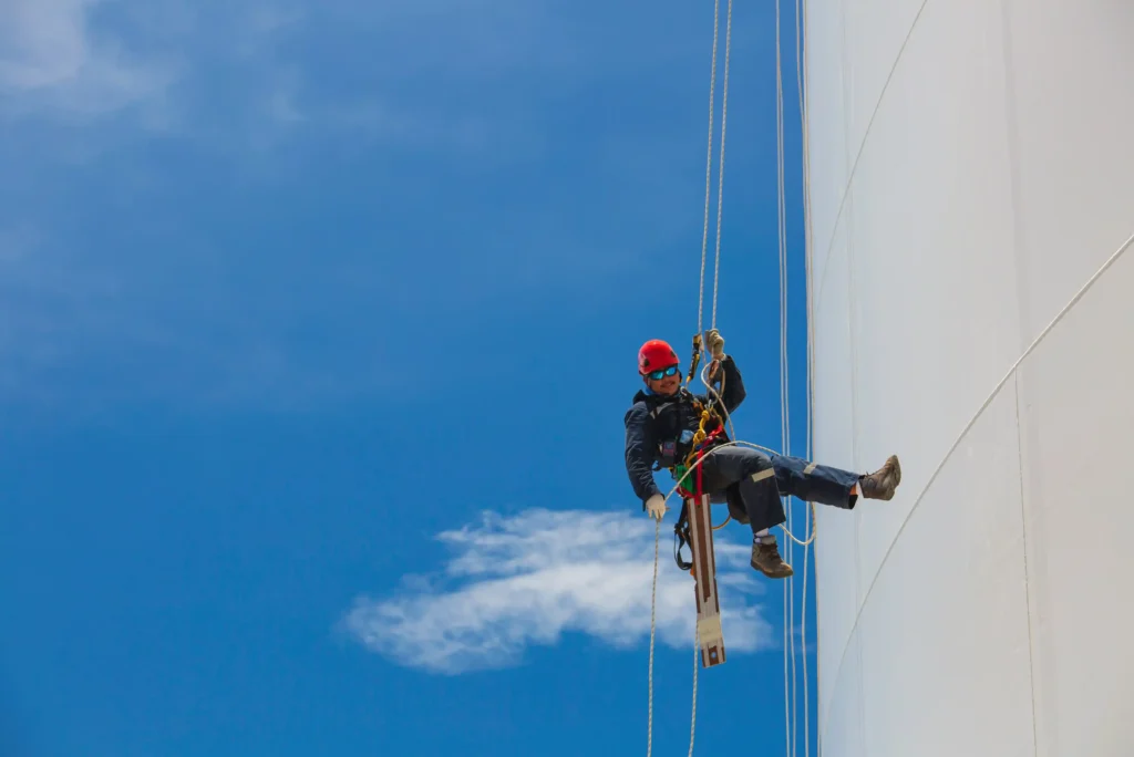 cordiste travail en hauteur sécurisé bâtiment